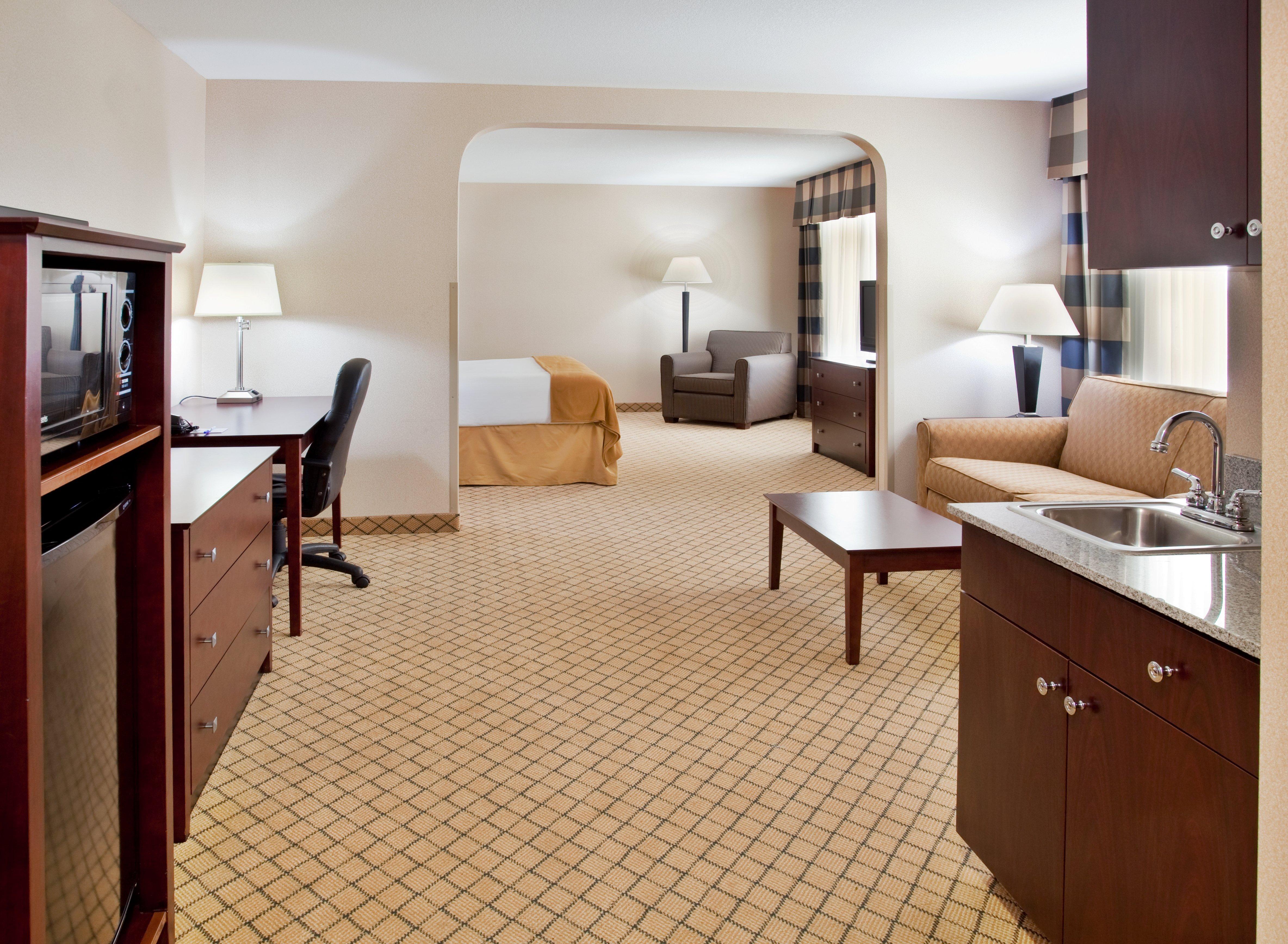 Holiday Inn Express Hotel & Suites Wichita Airport By Ihg Bagian luar foto
