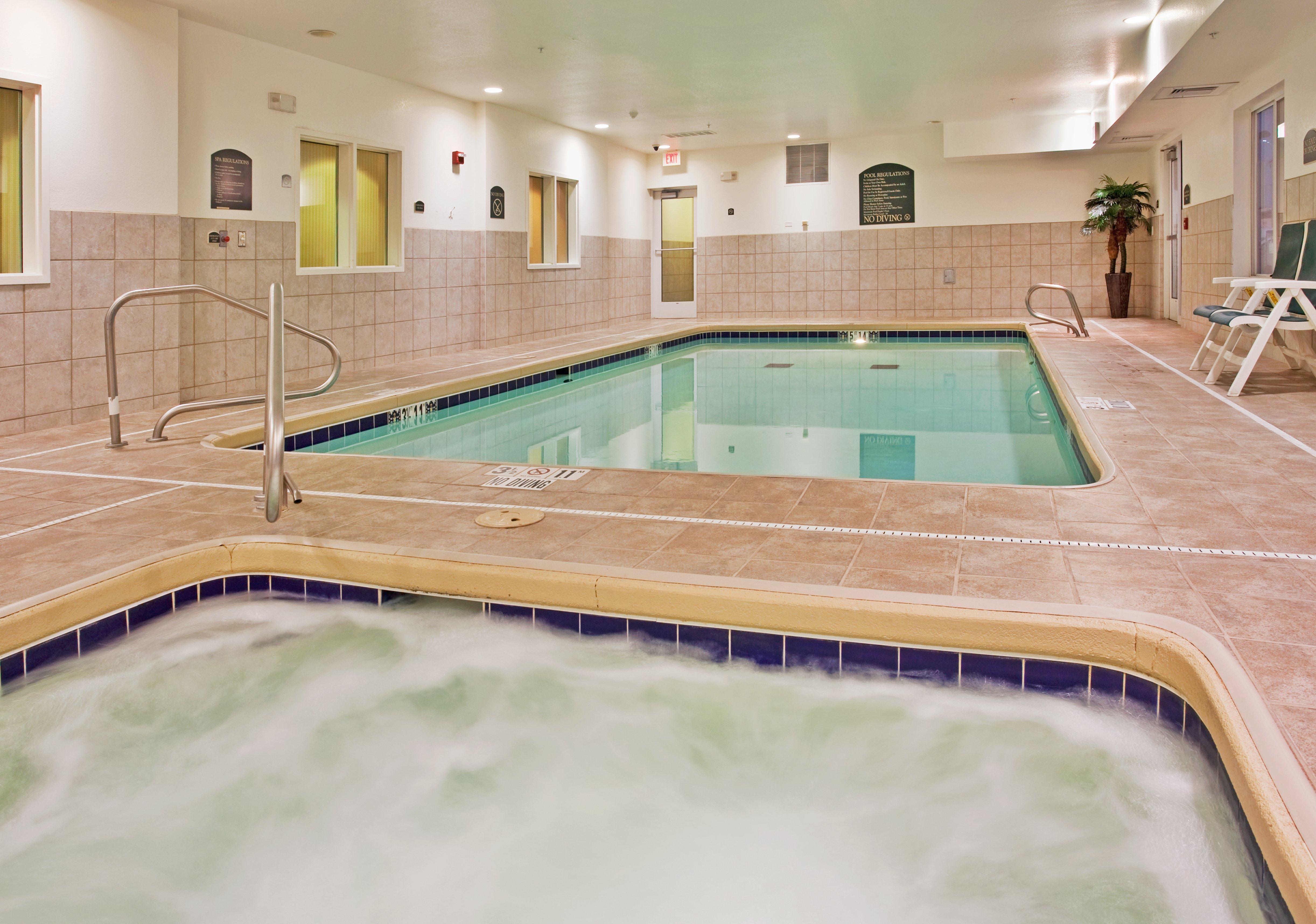 Holiday Inn Express Hotel & Suites Wichita Airport By Ihg Bagian luar foto